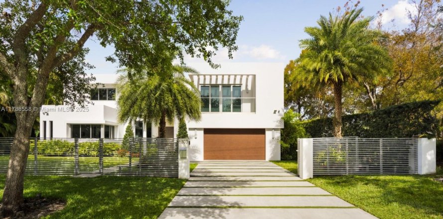 House in Coral Gables, Florida 6 bedrooms, 504.83 sq.m. № 1863816