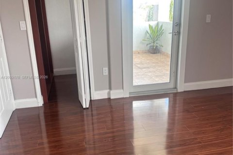 House in Miami, Florida 3 bedrooms, 229.19 sq.m. № 2066575 - photo 26