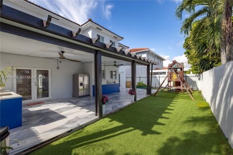 House in Miami, Florida 3 bedrooms, 229.19 sq.m. № 2066575 - photo 30