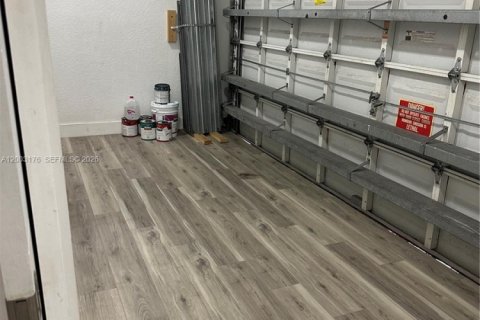 House in Miami, Florida 3 bedrooms, 229.19 sq.m. № 2066575 - photo 18