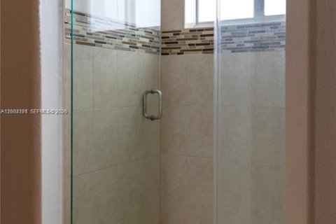 House in Miami, Florida 3 bedrooms, 229.19 sq.m. № 2066575 - photo 22