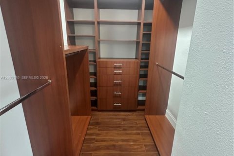 House in Miami, Florida 3 bedrooms, 229.19 sq.m. № 2066575 - photo 20