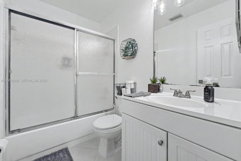 Adosado en venta en Miami, Florida, 3 dormitorios, 110.55 m2 № 2066692 - foto 15