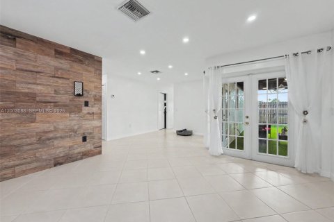 Adosado en venta en Miami, Florida, 3 dormitorios, 110.55 m2 № 2066692 - foto 3