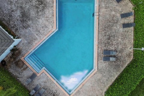 Adosado en venta en Miami, Florida, 3 dormitorios, 110.55 m2 № 2066692 - foto 29