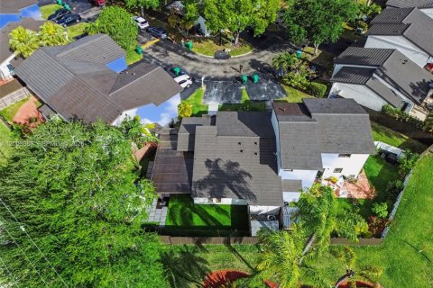 Adosado en venta en Miami, Florida, 3 dormitorios, 110.55 m2 № 2066692 - foto 27
