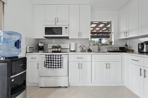 Adosado en venta en Miami, Florida, 3 dormitorios, 110.55 m2 № 2066692 - foto 9