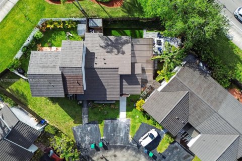 Adosado en venta en Miami, Florida, 3 dormitorios, 110.55 m2 № 2066692 - foto 26