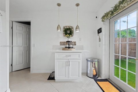 Adosado en venta en Miami, Florida, 3 dormitorios, 110.55 m2 № 2066692 - foto 11