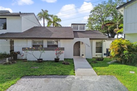 Adosado en venta en Miami, Florida, 3 dormitorios, 110.55 m2 № 2066692 - foto 1