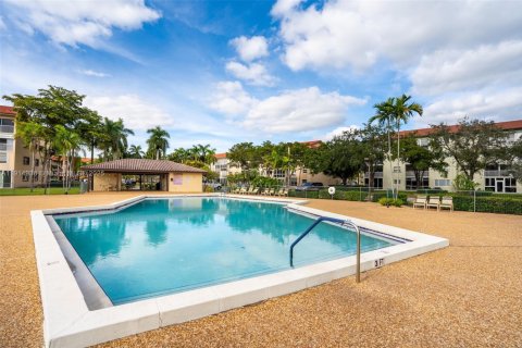 Купить кондоминиум в Пемброк-Пайнс, Флорида 2 спальни, 110.74м2, № 1970170 - фото 24