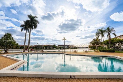 Купить кондоминиум в Пемброк-Пайнс, Флорида 2 спальни, 110.74м2, № 1970170 - фото 26