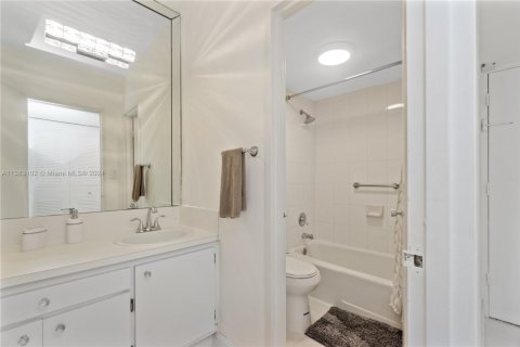 Condominio en alquiler en Miami Beach, Florida, 49.24 m2 № 1867072 - foto 9