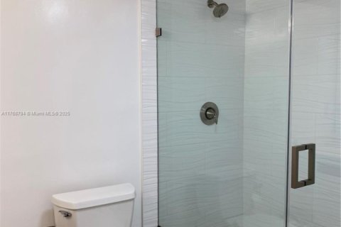 Condominio en alquiler en Highland Beach, Florida, 2 dormitorios, 208.1 m2 № 1726964 - foto 17