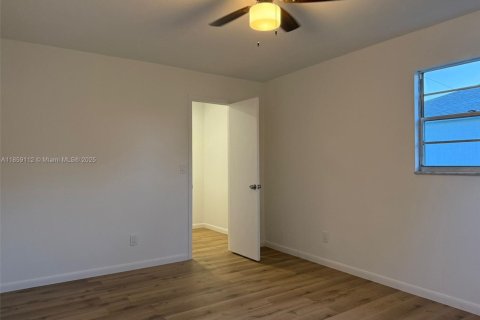 House in Port St. Lucie, Florida 3 bedrooms, 135.27 sq.m. № 1887765 - photo 14