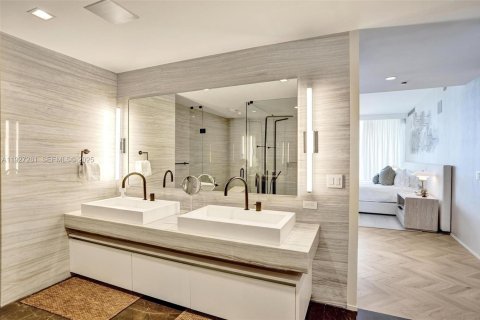 Condo in Fort Lauderdale, Florida, 3 bedrooms № 1989227 - photo 23