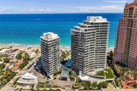 Condo in Fort Lauderdale, Florida, 3 bedrooms № 1989227 - photo 1