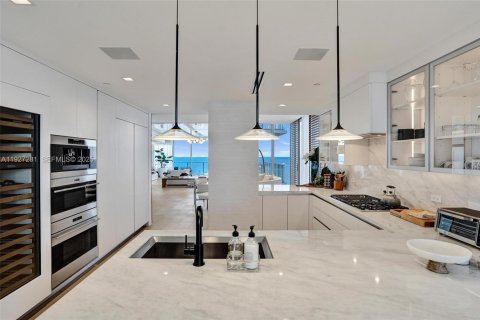 Condo in Fort Lauderdale, Florida, 3 bedrooms № 1989227 - photo 28