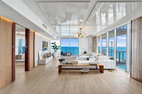 Condo in Fort Lauderdale, Florida, 3 bedrooms № 1989227 - photo 11