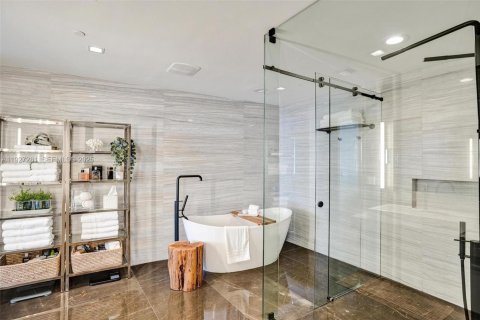 Condo in Fort Lauderdale, Florida, 3 bedrooms № 1989227 - photo 22