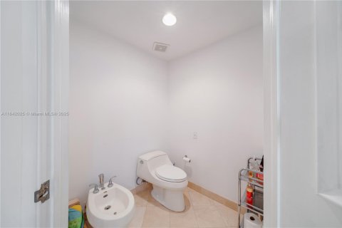 Condo in Key Biscayne, Florida, 3 bedrooms  № 1834467 - photo 12