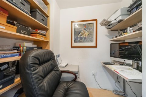 Condo in Key Biscayne, Florida, 3 bedrooms  № 1834467 - photo 29