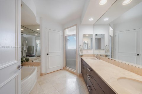Condo in Key Biscayne, Florida, 3 bedrooms  № 1834467 - photo 10