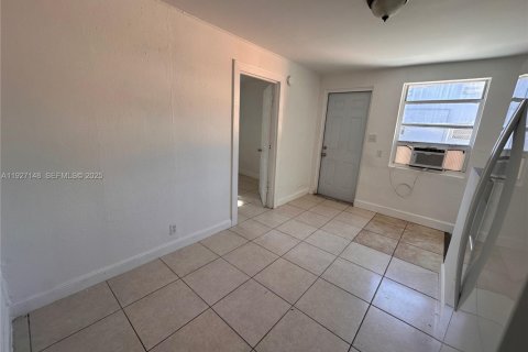 Снять в аренду виллу или дом в Майами, Флорида 2 спальни, 460.8м2, № 1985993 - фото 5