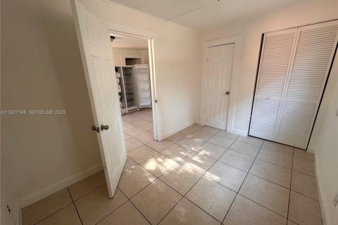 Снять в аренду виллу или дом в Майами, Флорида 2 спальни, 460.8м2, № 1985993 - фото 3