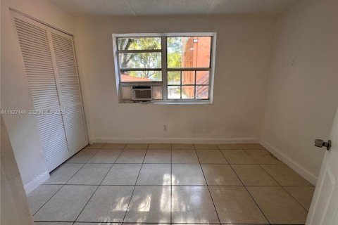 Снять в аренду виллу или дом в Майами, Флорида 2 спальни, 460.8м2, № 1985993 - фото 2