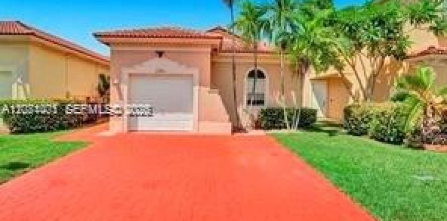 Casa en Homestead, Florida 3 dormitorios, 116.13 m2 № 2351994