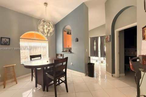Casa en venta en Homestead, Florida, 3 dormitorios, 116.13 m2 № 2351994 - foto 12