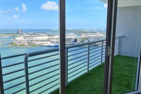 Condo in Miami, Florida, 1 bedroom  № 2049192 - photo 19