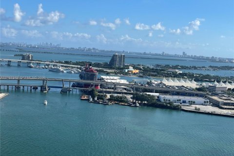 Condo in Miami, Florida, 1 bedroom  № 2049192 - photo 23