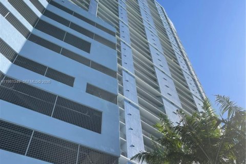 Condo in Miami, Florida, 1 bedroom  № 2049192