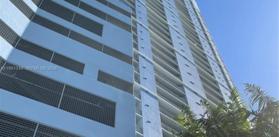 Condo in Miami, Florida, 1 bedroom  № 2049192