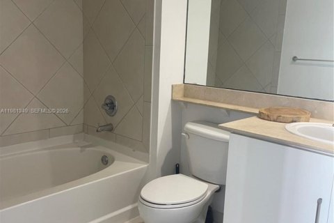 Condo in Miami, Florida, 1 bedroom  № 2049192 - photo 13