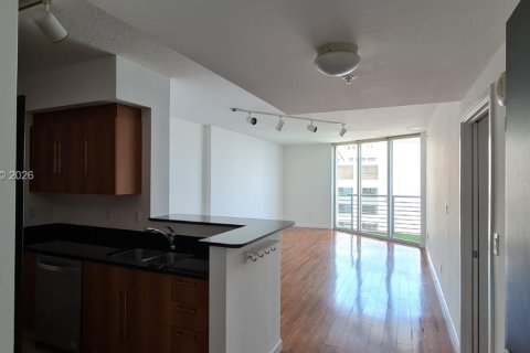 Condo in Miami, Florida, 1 bedroom  № 2049192 - photo 2