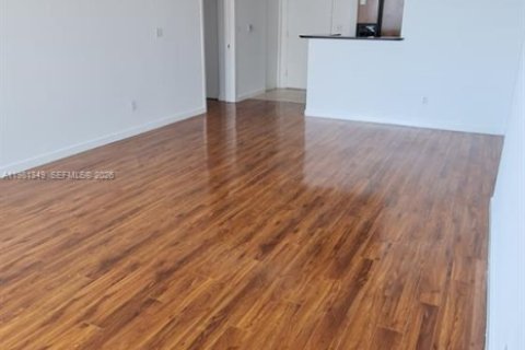 Condo in Miami, Florida, 1 bedroom  № 2049192 - photo 10
