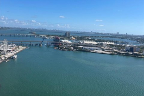 Condo in Miami, Florida, 1 bedroom  № 2049192 - photo 26