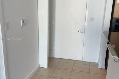 Condo in Miami, Florida, 1 bedroom  № 2049192 - photo 11