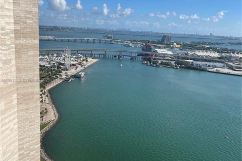 Condo in Miami, Florida, 1 bedroom  № 2049192 - photo 21