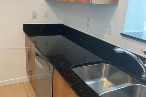 Condo in Miami, Florida, 1 bedroom  № 2049192 - photo 8