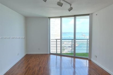 Condo in Miami, Florida, 1 bedroom  № 2049192 - photo 9