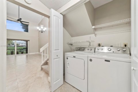 Купить таунхаус в Дирфилд-Бич, Флорида 3 спальни, 181.53м2, № 1992592 - фото 17