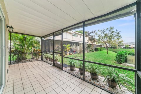 Купить таунхаус в Дирфилд-Бич, Флорида 3 спальни, 181.53м2, № 1992592 - фото 13