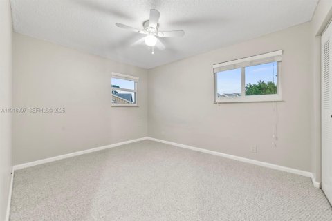 Купить таунхаус в Дирфилд-Бич, Флорида 3 спальни, 181.53м2, № 1992592 - фото 26