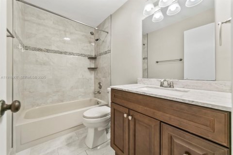 Купить таунхаус в Дирфилд-Бич, Флорида 3 спальни, 181.53м2, № 1992592 - фото 28