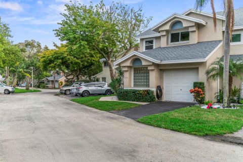 Купить таунхаус в Дирфилд-Бич, Флорида 3 спальни, 181.53м2, № 1992592 - фото 3