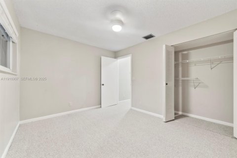 Купить таунхаус в Дирфилд-Бич, Флорида 3 спальни, 181.53м2, № 1992592 - фото 30